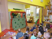 Divadlo Koloběžka - Na návštěvě v Broučkově